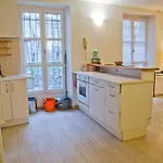 Camille - Authentic 4-Bed Apartment Saint-Germain Notre Dame
