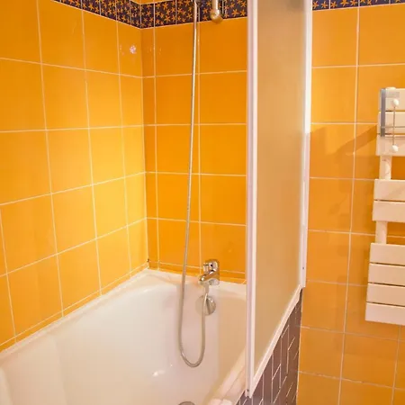 Camille - Authentic 4-bed Saint-germain Notre Dame Apartment
